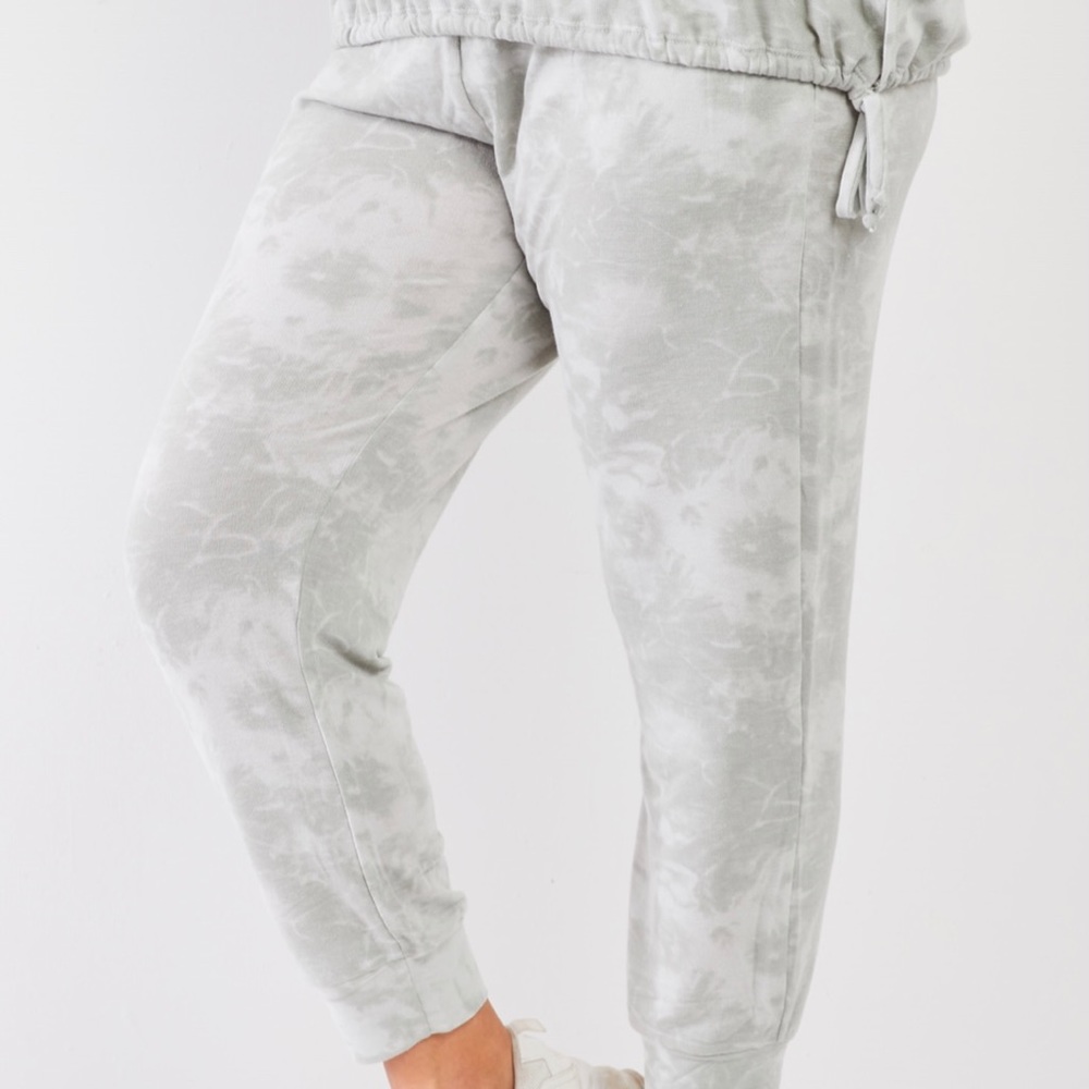 SOLD 🩶 Gilli Sage Tie Dye Matching Top & Joggers Set - Picture 9 of 10